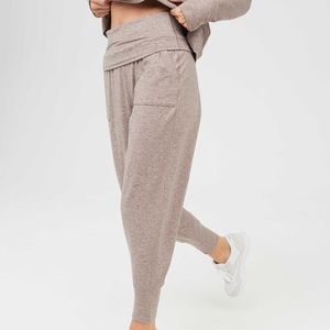 Aerie the hugger jogger